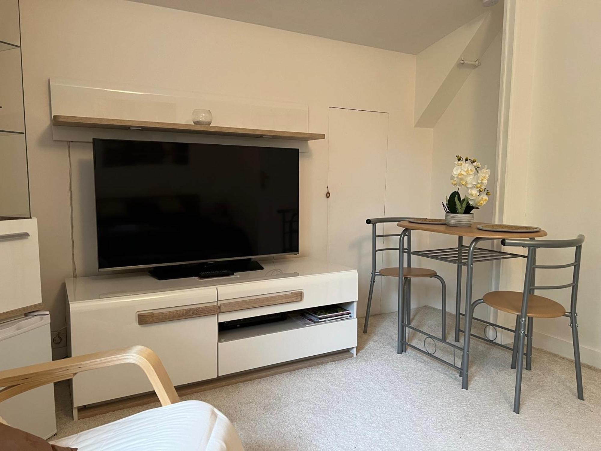 Le Bois Des Sources Apartment Saint-Marcel  Bagian luar foto